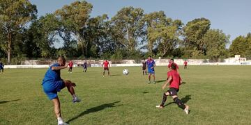 Rosario disputó amistosos ante Liniers y Sansiena.