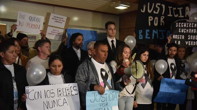 A un año de que se hiciera publico el caso, se convocaron las familias de los bebes fallecidos, en el Hospital Materno Neonatal.