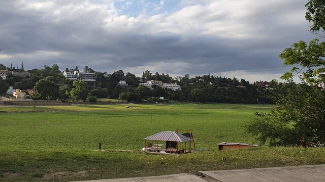 Costanera de Carlos Paz, una tarde nublado de verano (2020). (Foto: VíaCarlosPaz).