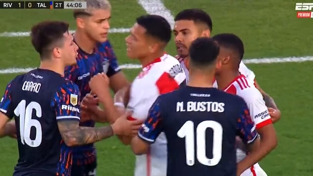 Garro y De la Cruz empezaron con los roces en un final caliente en el Monumental entre River que le ganó 1 a 0 a Talleres