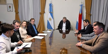 El gobernador recibió a empresarios del transporte de cargas.