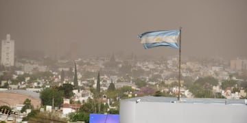 Viernes ventoso en la ciudad de Córdoba, con descenso en la temperatura.