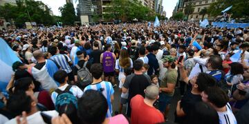 Patio Olmos. Así fueron los festejos por el triunfo de Argentina ante Polonia. (Foto / Javier Ferreyra)