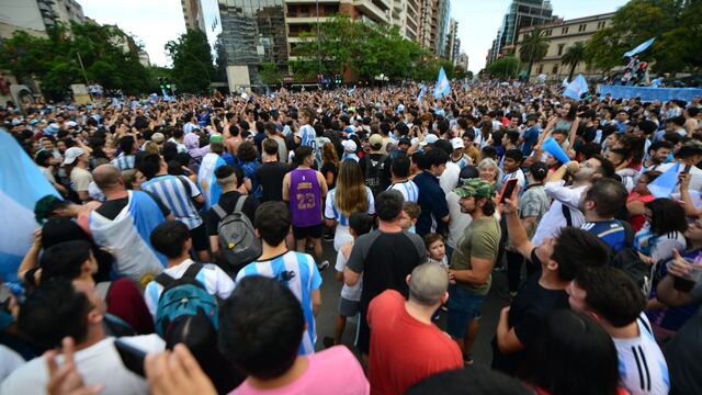 Patio Olmos. Así fueron los festejos por el triunfo de Argentina ante Polonia. (Foto / Javier Ferreyra)
