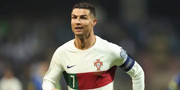 Subastarán la cama donde durmió Ronaldo en Eslovenia.