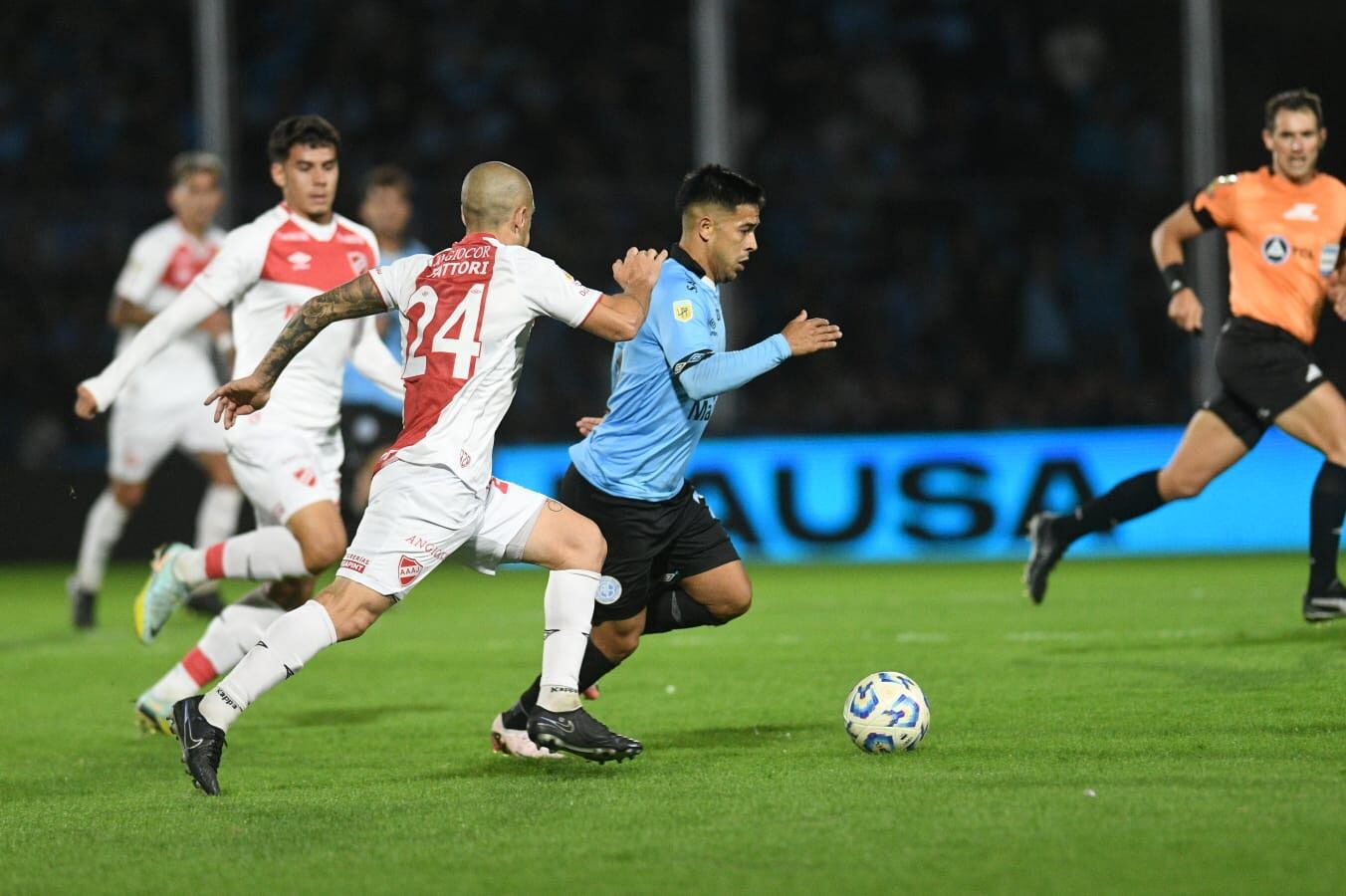 Belgrano recibió a Argentinos Juniors en Alberdi por la fecha 15 del Torneo Apertura.  (Facundo Luque / La Voz)