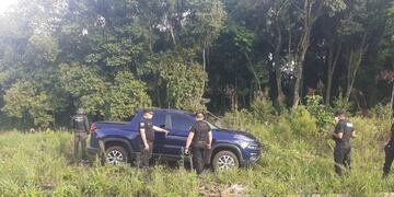 Hallaron la camioneta abandonada involucrada en el doble femicidio en San Antonio.
