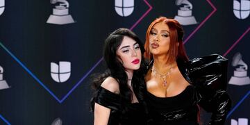 La estadounidense y la autora de "Wapo traketero" compartieron el escenario de la entrega de los premios Grammy Latinos 2021.