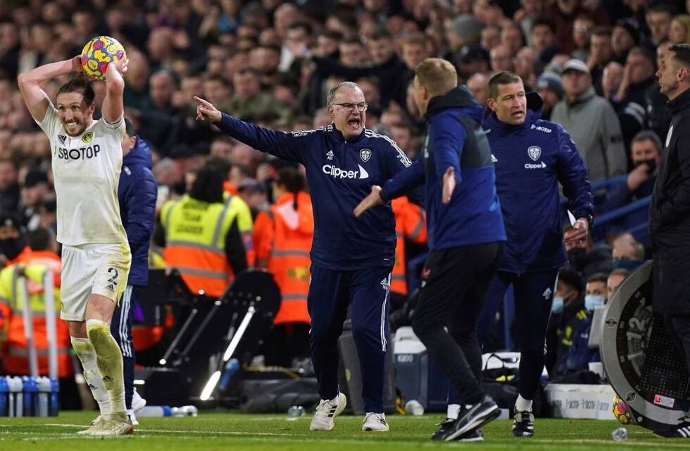 Marcelo Bielsa vuelve a dirigir y enfrentará a Argentina en la eliminatorias