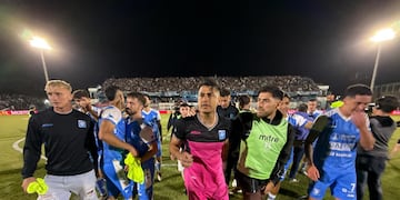 Estudiantes se impuso en la final de ida por el segundo ascenso a Primera. Locura en Río Cuarto (Tomy Fragueiro / La Voz).