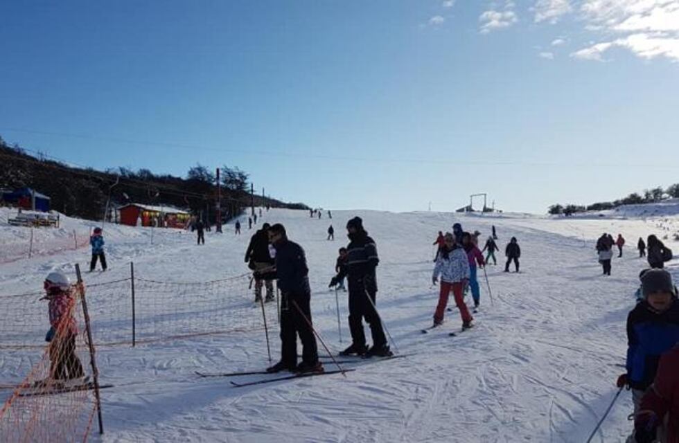 Rio Turbio lanza la temporada invernal en el centro de deportes invernales Valdelen