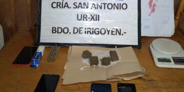 Elementos secuestrados en la vivienda de uno de los sospechosos.