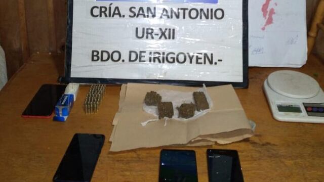 Elementos secuestrados en la vivienda de uno de los sospechosos.