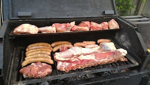 El Asado marchaba bien cuando algo produjo la desesperación de todos.