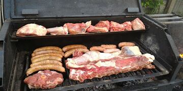 El Asado marchaba bien cuando algo produjo la desesperación de todos.