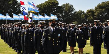 Entrega de espadas y jura a la Bandera