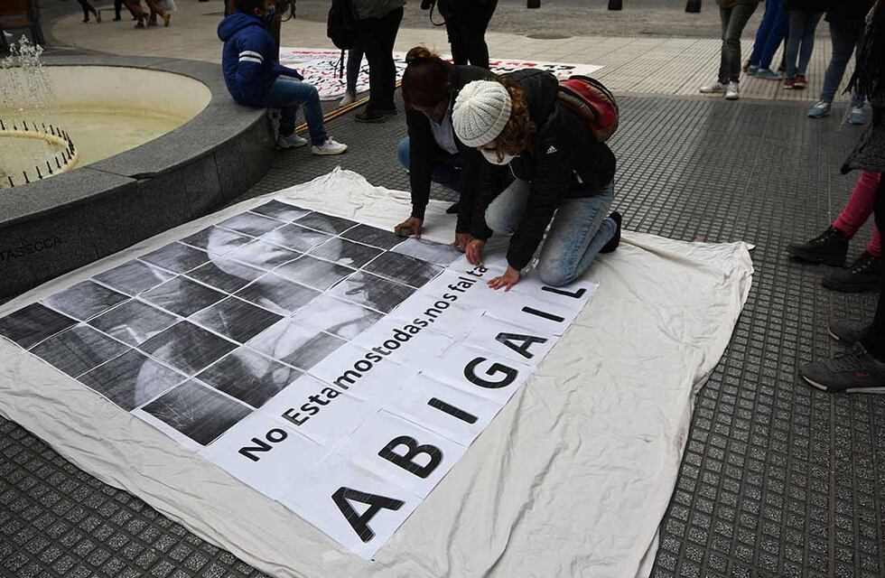 Numerosa marcha pidió por la aparición con vida de Abigail Carniel