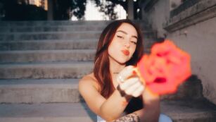 La artista de 23 años sueña con colaboraciones junto a Cazzu y Rosalía.