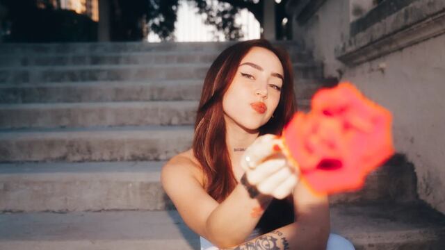 La artista de 23 años sueña con colaboraciones junto a Cazzu y Rosalía.