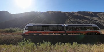 El Tren Solar turístico que recorre la Quebrada de Humahuaca, en la provincia de Jujuy.