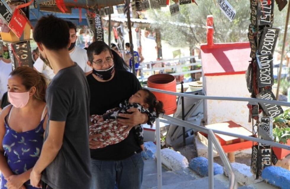 Los médicos le dijeron que no iba a poder tener familia y este viernes fue a la Difunta Correa con su hija en brazos