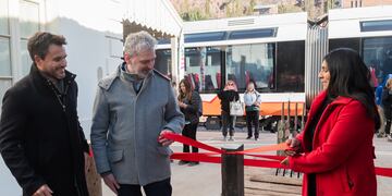 Federico Posadas, Juan Cabrera y Sonia Pérez dejando simbólicamente habilitada la estación ferroviaria de Tilcara, para el arribo del Tren Solar de la Quebrada.