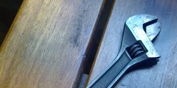 La herramienta con la que el menor forzó la puerta del auto