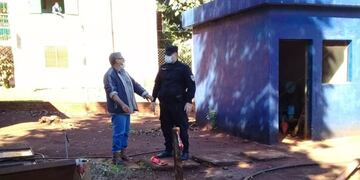 Atroz hallazgo en un pozo cloacal en Eldorado: obrero encontró un feto que obstruía el desagüe.