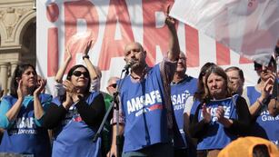 El secretario general de la Asociación del Magisterio de Santa Fe (Amsafe), Rodrigo Alonso, encabezó un acto en la capital provincial.