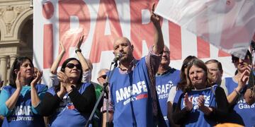 El secretario general de la Asociación del Magisterio de Santa Fe (Amsafe), Rodrigo Alonso, encabezó un acto en la capital provincial.