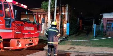 Noche trágica en Posadas: un incendio en una vivienda dejó como saldo a una persona fallecida.
