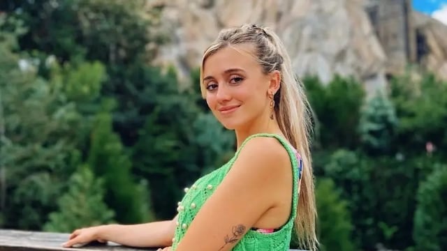 Morena Beltrán posó en microbikini desde todos los ángulos y conquistó Mar del Plata