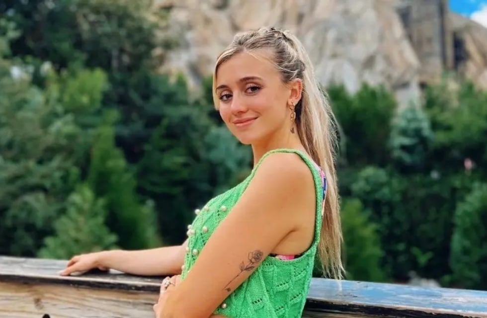 Morena Beltrán posó en microbikini desde todos los ángulos y conquistó Mar del Plata