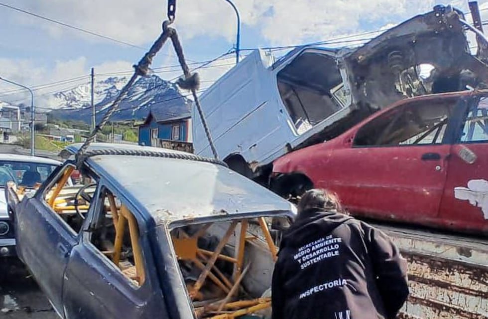 La Municipalidad retiró doce chatarras de la vía pública