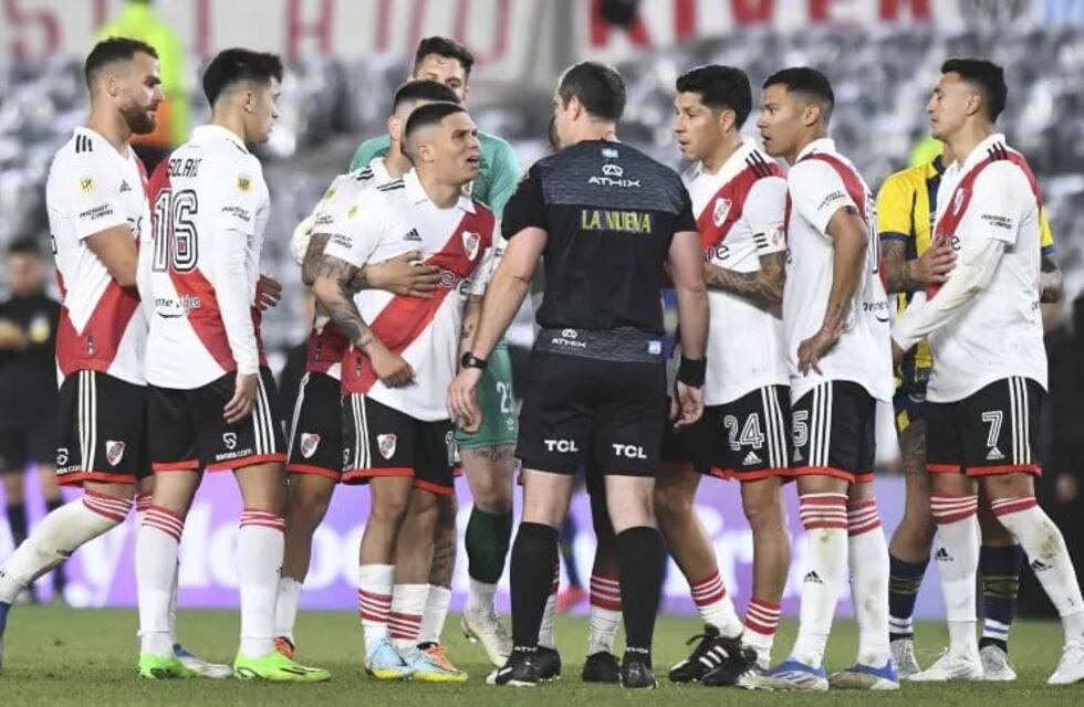 Cuántas fechas se puede perder Juan Fernando Quintero tras su expulsión ante Rosario Central