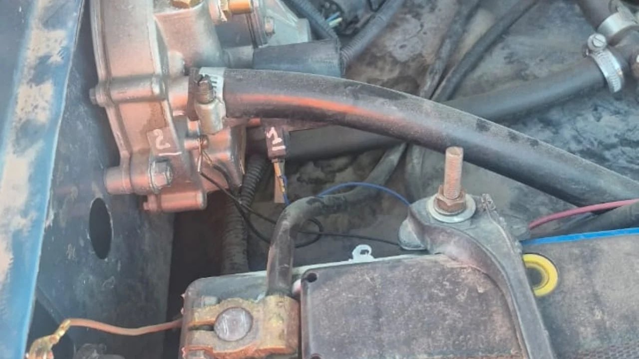 joven detenido por usar una camioneta con garrafas como combustible