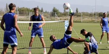 El plantel de Godoy ultima los detalles para recibir el lunes a Independiente de Avellaneda en un partido clave.