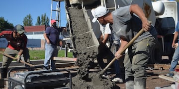 El hormigón en la rotonda de la Copa es parte de las obras de renovación del acceso este en San Rafael.