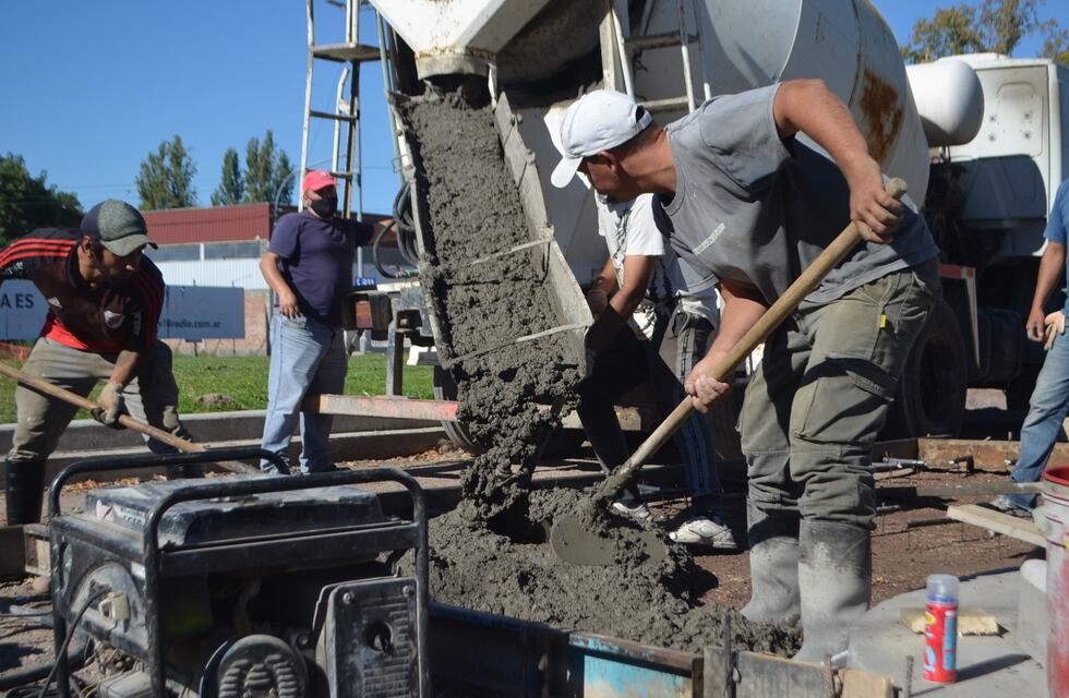 Comenzaron a colocar el hormigón a la altura de la rotonda de la Copa
