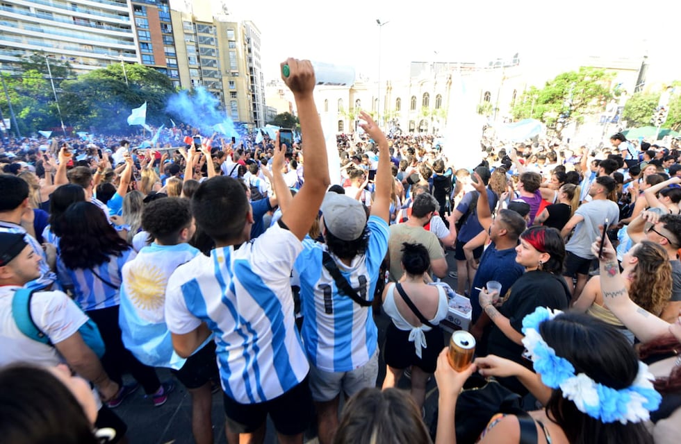 Viralazo cordobés: ganó la Selección Argentina y lo celebraron bañándose adentro de la camioneta
