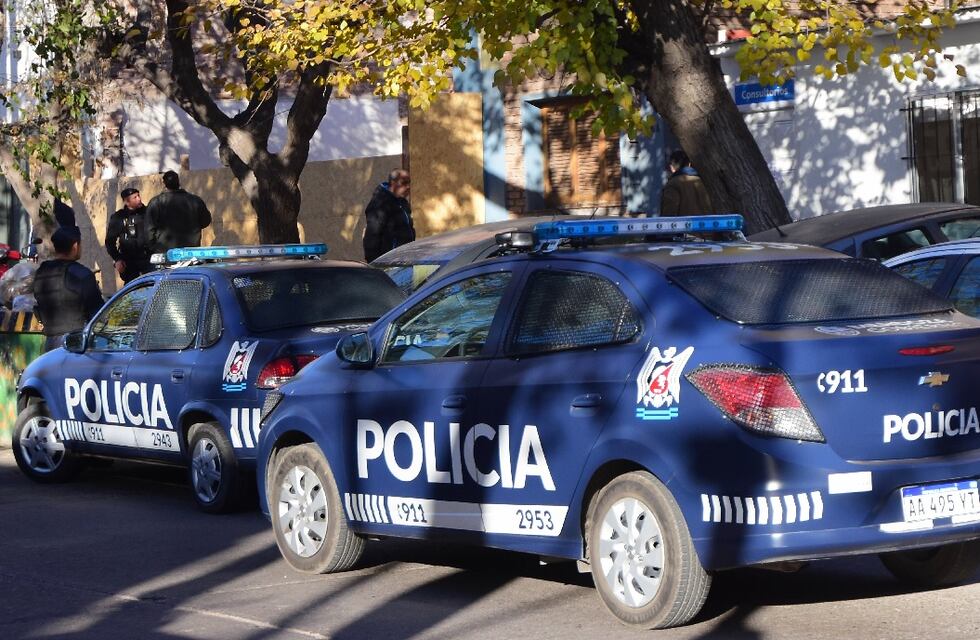 Asaltantes armados robaron $50.000 en un mercadito y un auto a una familia