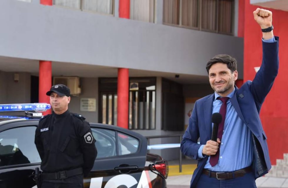 Maximiliano Pullaro manejó una moto de policía y pidió: “Agarren a muchos chorros”