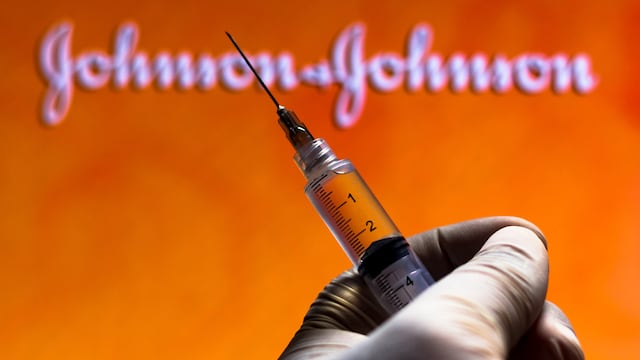 Johnson & Johnson espera anunciar su vacuna para salir al mercado estadounidense pronto.