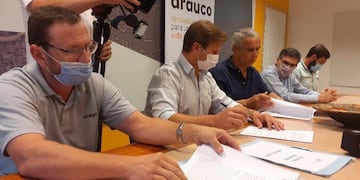 Firma de convenio por obras en el acceso a Puerto Piray.