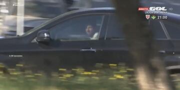 La Pulga, que no fue convocado por Koeman para visitar a Dinamo Kiev, le clavó feo los ojos a un simpatizante que le dijo algo que no le gustó a la salida del entrenamiento.