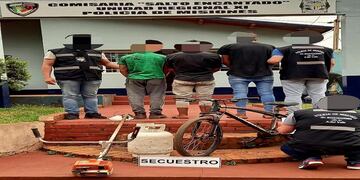 Detienen a varios individuos por robo en Salto Encantado.