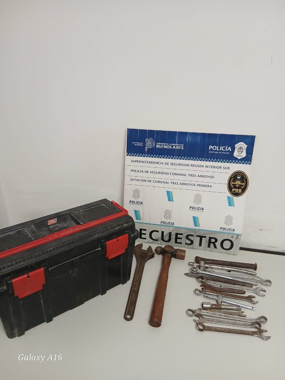 Recuperan herramientas robadas de una camioneta