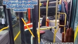 Cómo hacen los choferes del colectivo para cerrar la puerta y bajarse del vehículo.