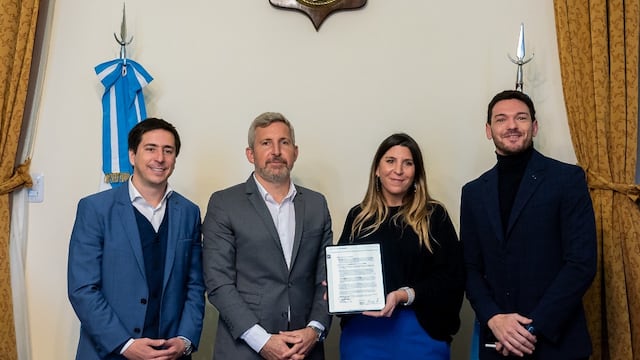 El gobernador Frigerio firmó un acuerdo entre la provincia y Amazon.