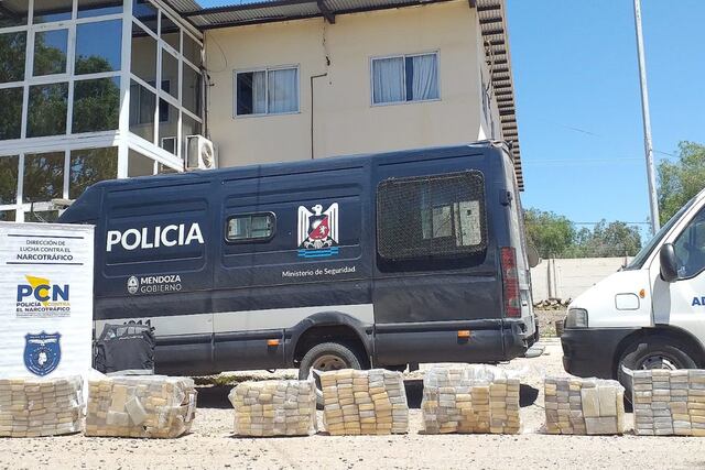 Personal de Lucha contra el Narcotráfico desbarató una importrante investigación en la que se logró incautar 622 ladrillos de marihuana. Gentileza Ministerio de Seguridad